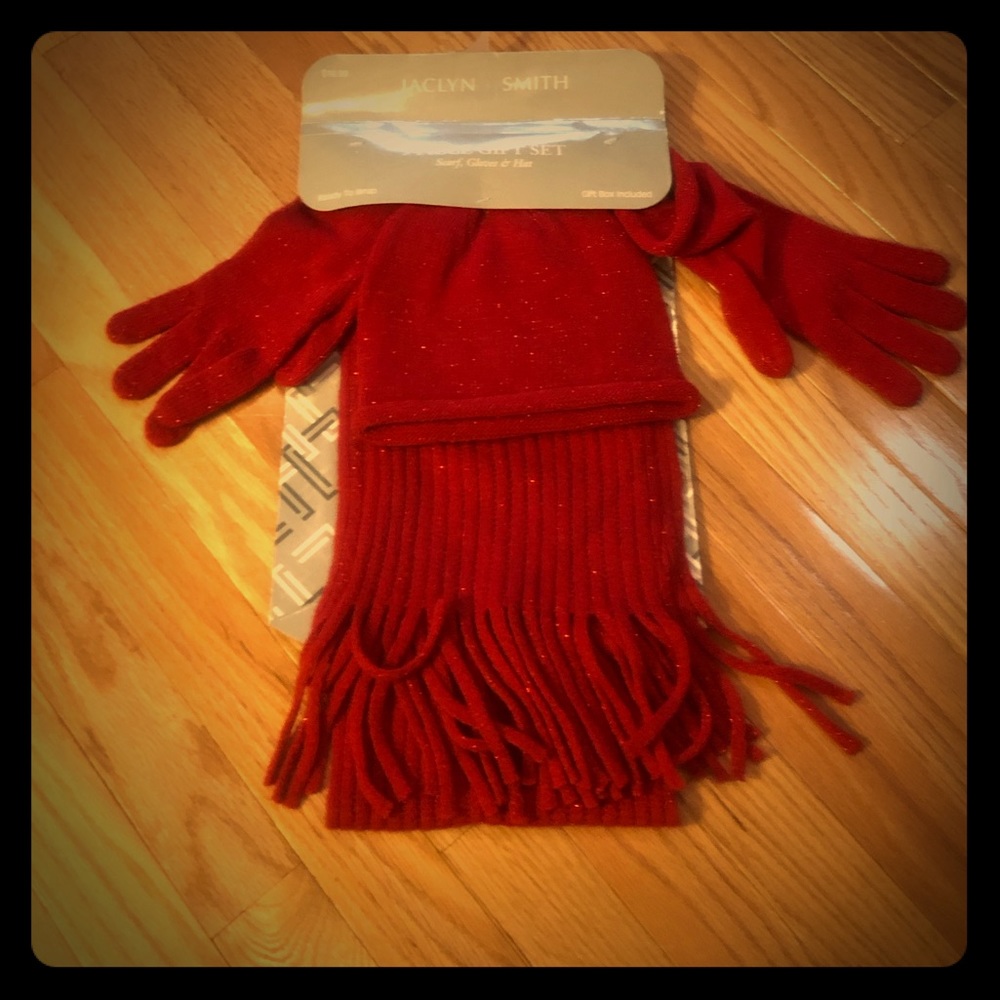 Hat, gloves, scarf set.